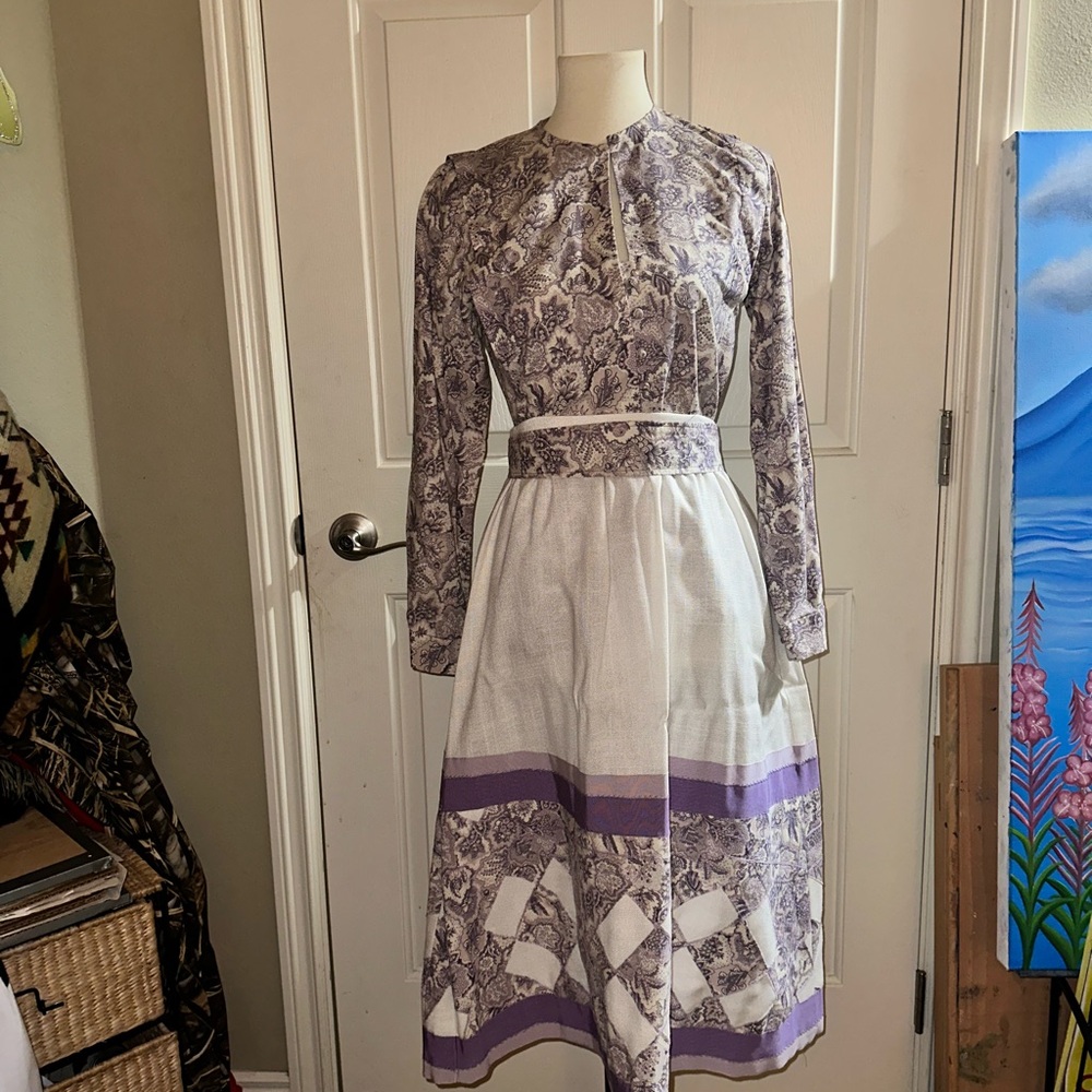 Vintage 1970’s Elegant Purple Floral Women's skirt